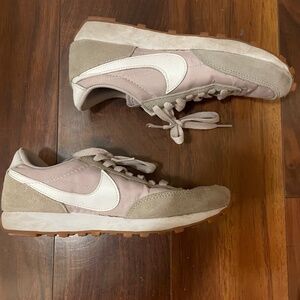 Nike daybreak sneakers